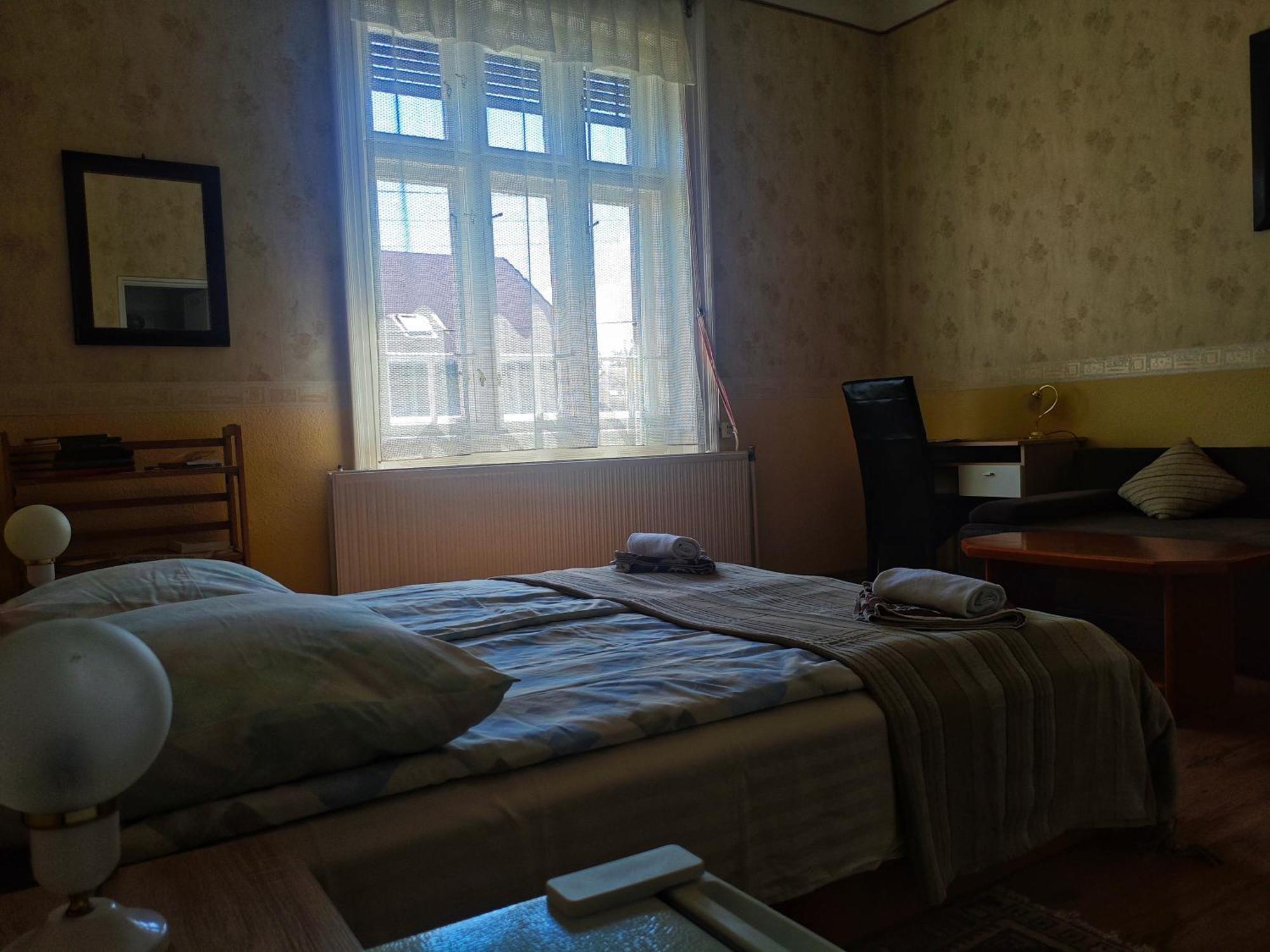 Illes Vendeghaz Hotel Keszthely Exterior photo