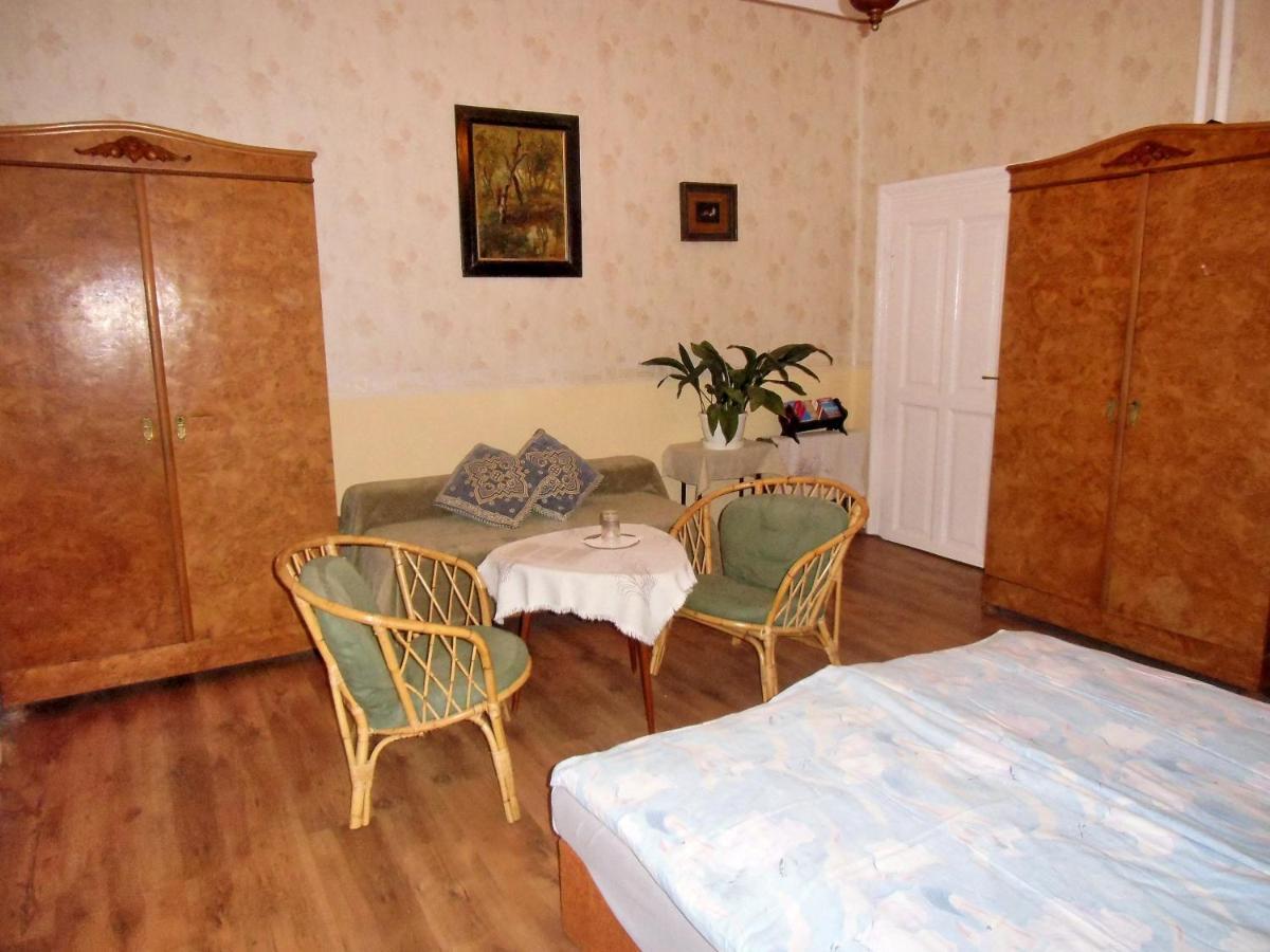 Illes Vendeghaz Hotel Keszthely Exterior photo